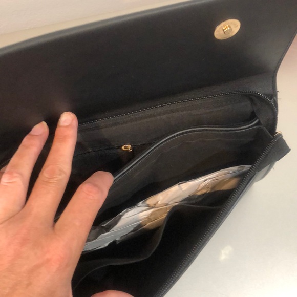 Host pick🎉🎉Gorgeous evening clutch by viviglam ❤️🌹❤️🌹 - Picture 3 of 8